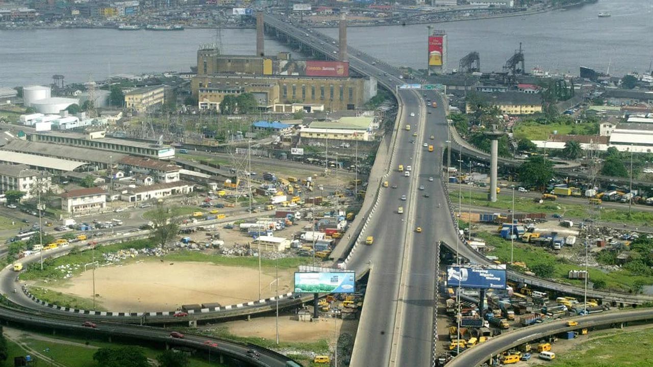 Lagos Closes Alaka Bridge for Repairs