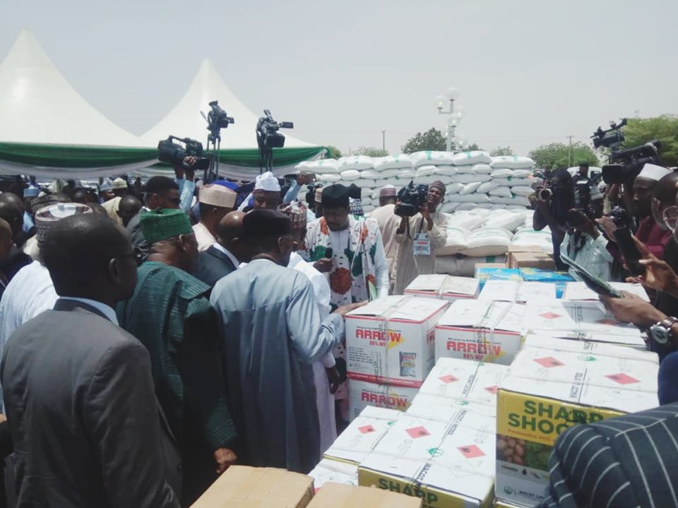 FG Distributes High Yielding Cotton Seeds, Others to Farmers