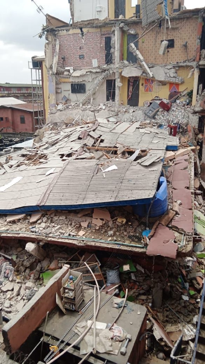 3-storey building collapses mushin