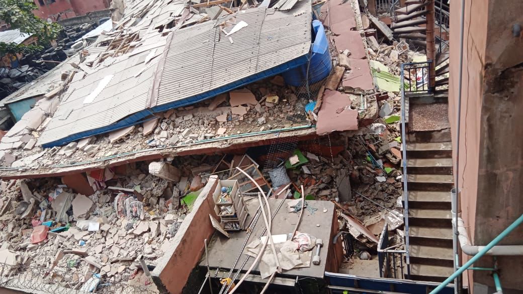 3-storey building collapses mushin1