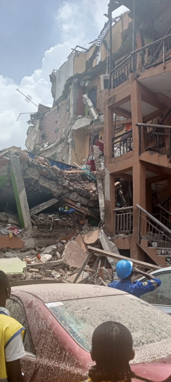 3-storey building collapses mushin2