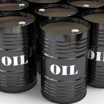 Oil Falls 1% as Investors Weigh Supply Outlook, Venezuela Situation