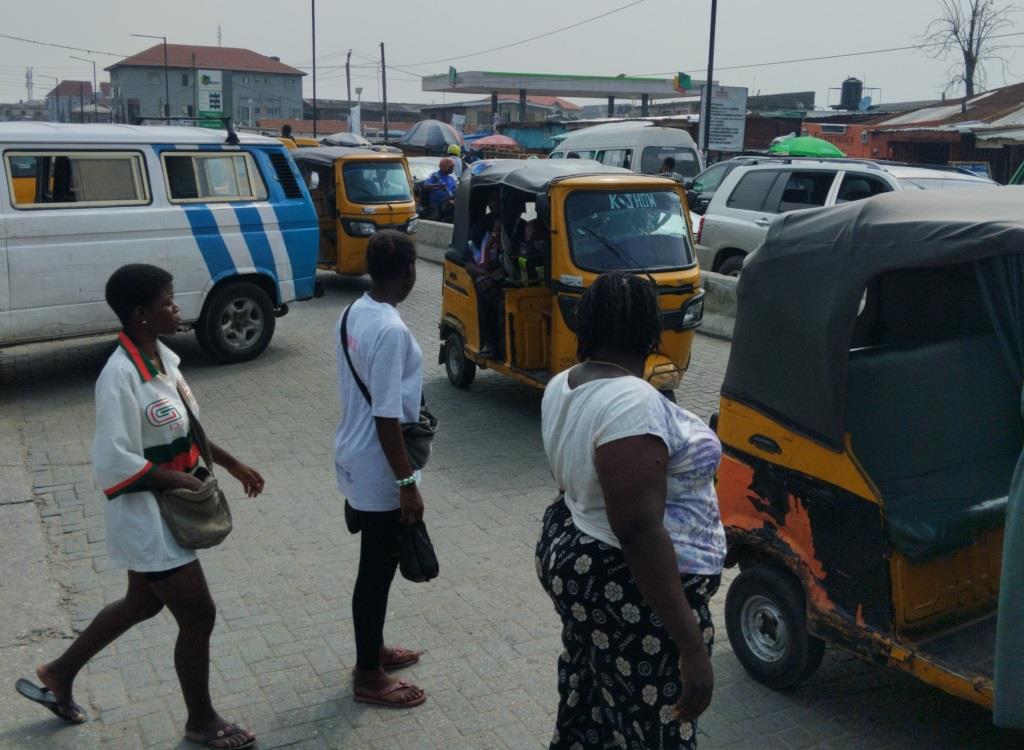 fuel queues emerge in Lagos