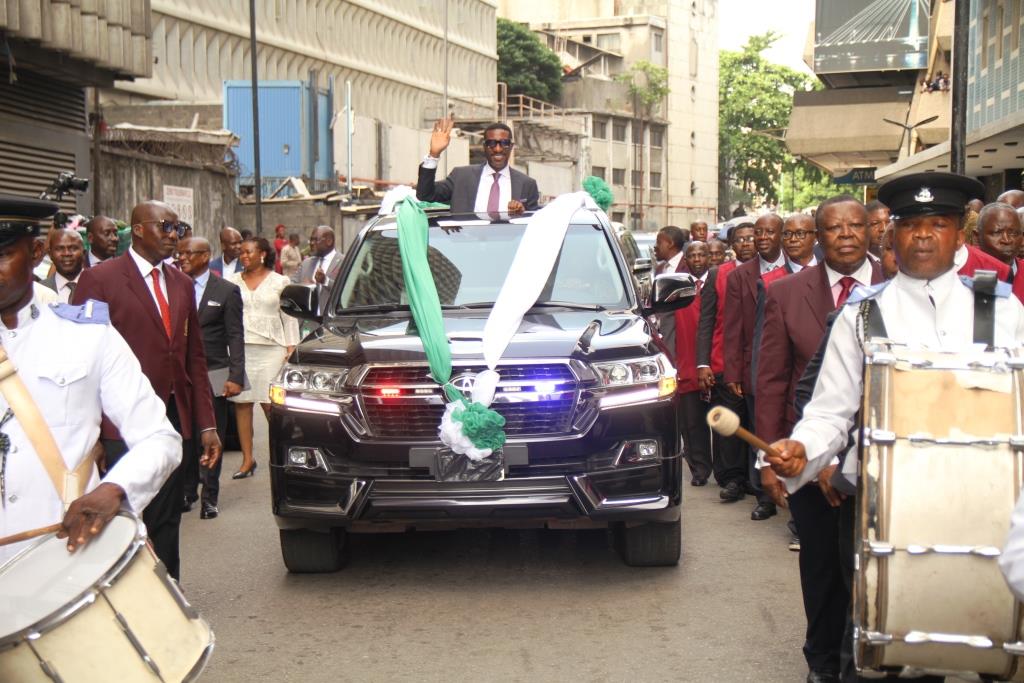 Oscar Onyema pull-out ceremony