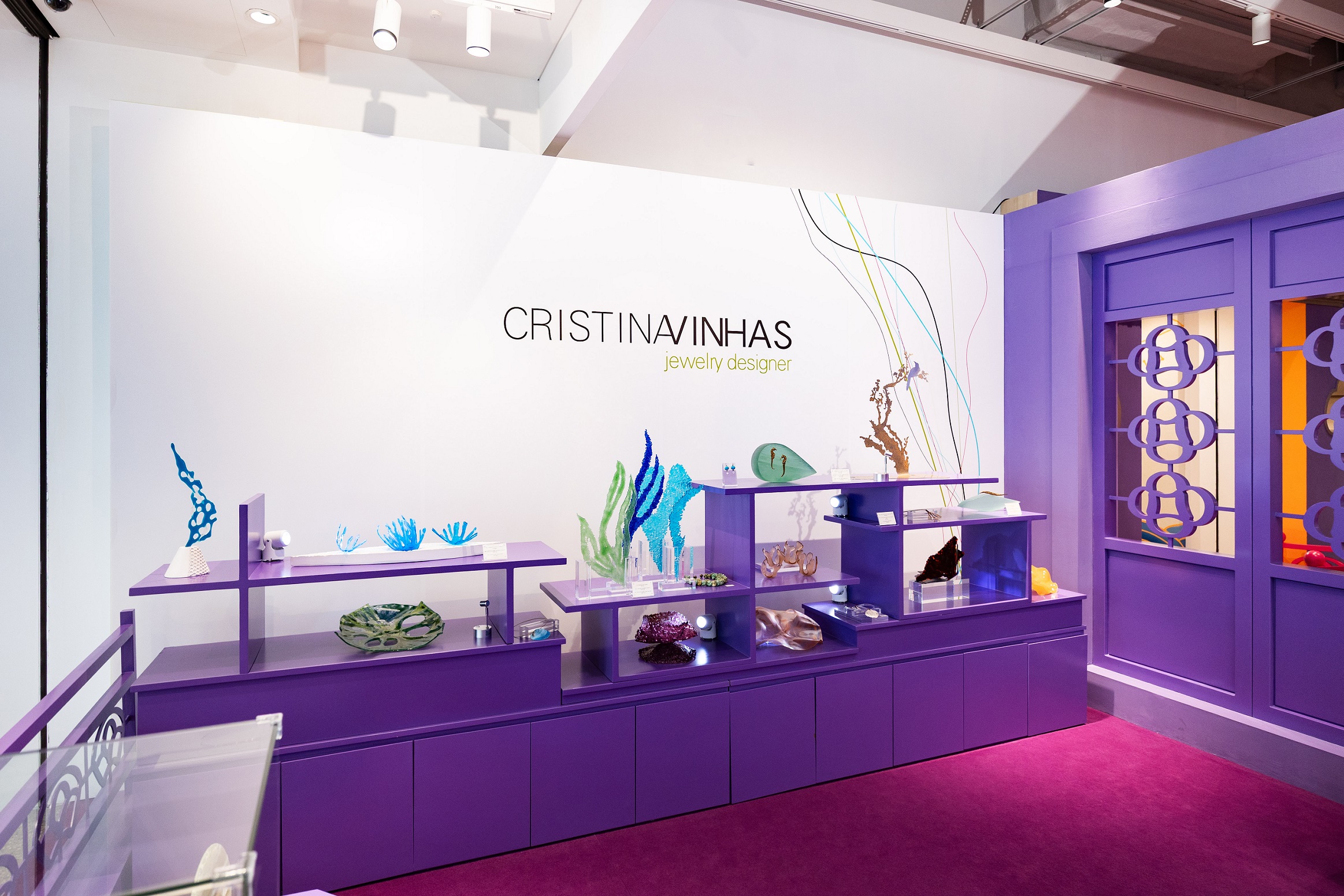 On the other hand, “Nature, My Muse – Art Jewellery by Cristina Vinhas”, an exhibition also simultaneously exhibiting at GalaxyArt, unveils a mesmerizing collection by Macau-based Portuguese artist Cristina Vinhas.
