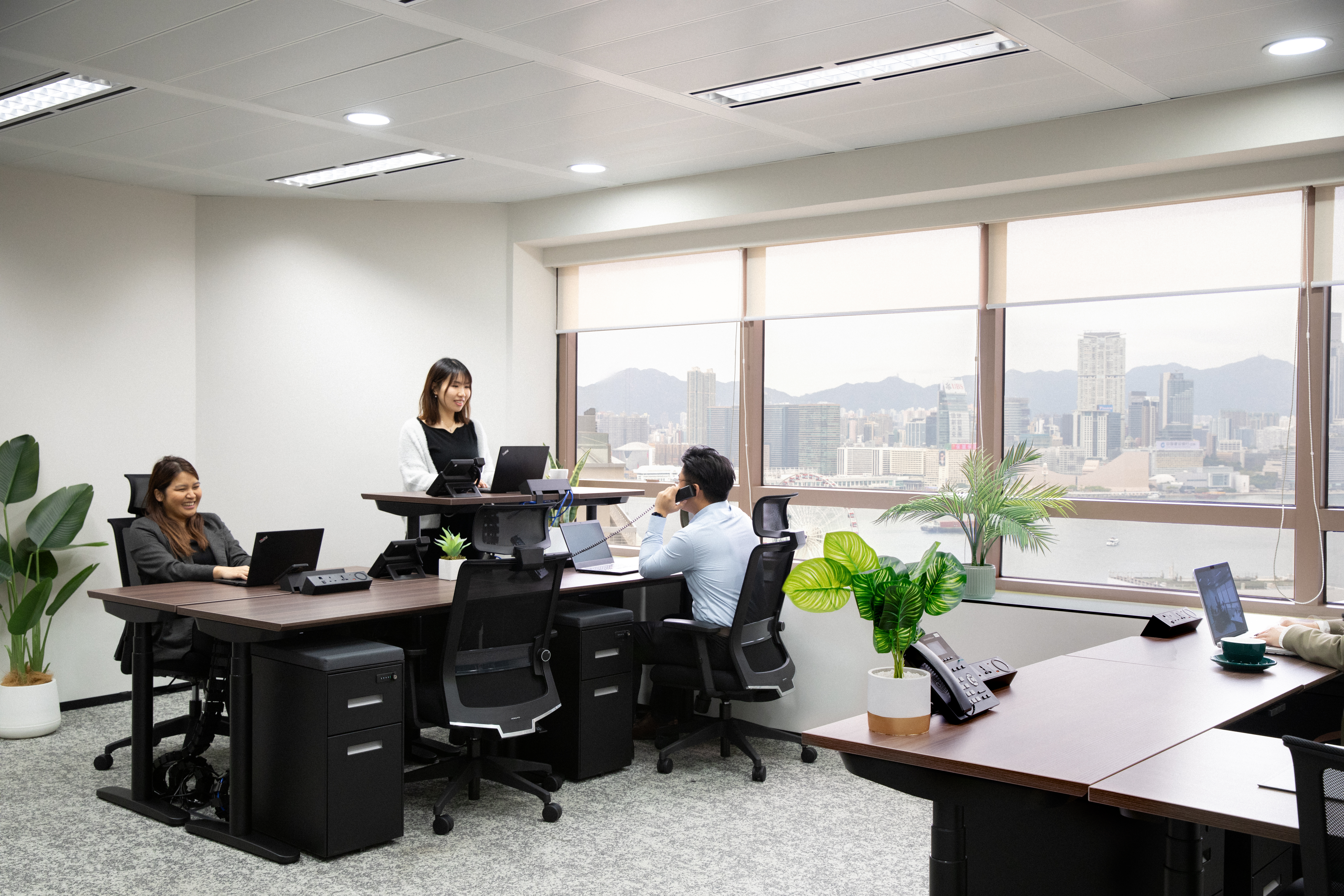 All workstations are equipped with ergonomic chairs and height-adjustable desks featuring USB-C monitor compatibility