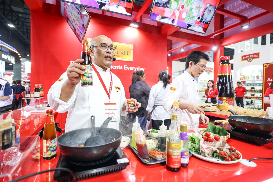 Lee Kum Kee invites Chef Pom (Thanarak Chuto) for an exclusive live cooking show at THAIFEX - Anuga Asia 2025.