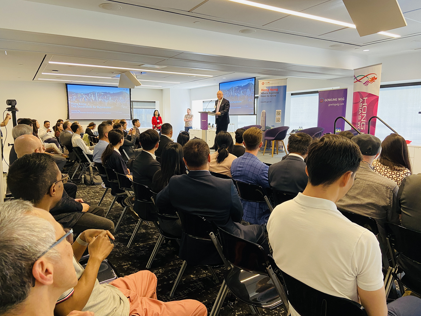 During his visit to Canada on June 11, Associate Director-General of Investment Promotion at Invest Hong Kong Mr Charles Ng hosted a seminar to promote business opportunities in the Guangdong-Hong Kong-Macao Greater Bay Area through Hong Kong, and the upcoming Hong Kong FinTech Week x StartmeupHK Festival 2025. The event attracted over 100 people.