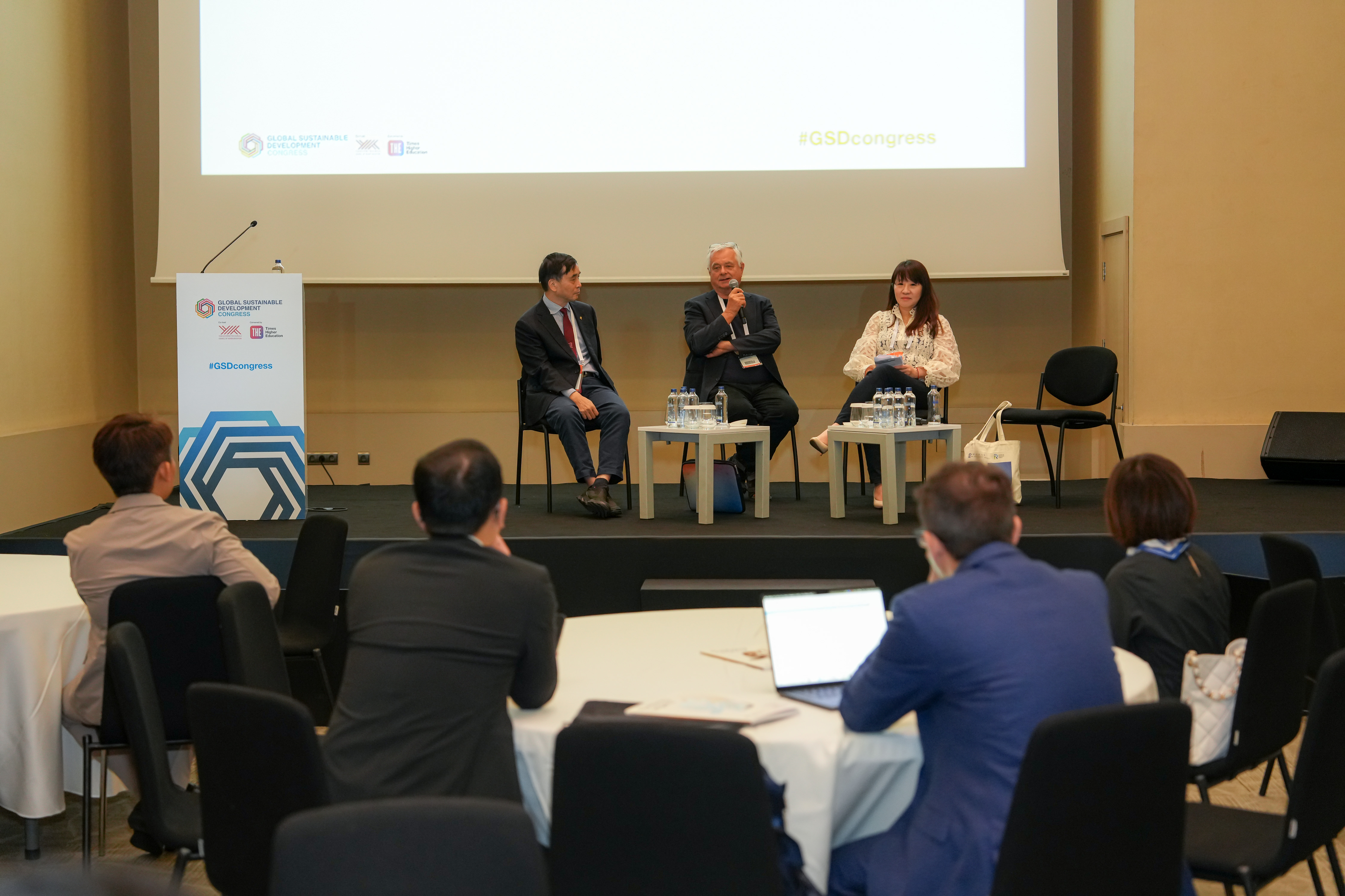 HKBU scholars presented cutting-edge research on global health and Chinese Medicine at GSDC 2025.