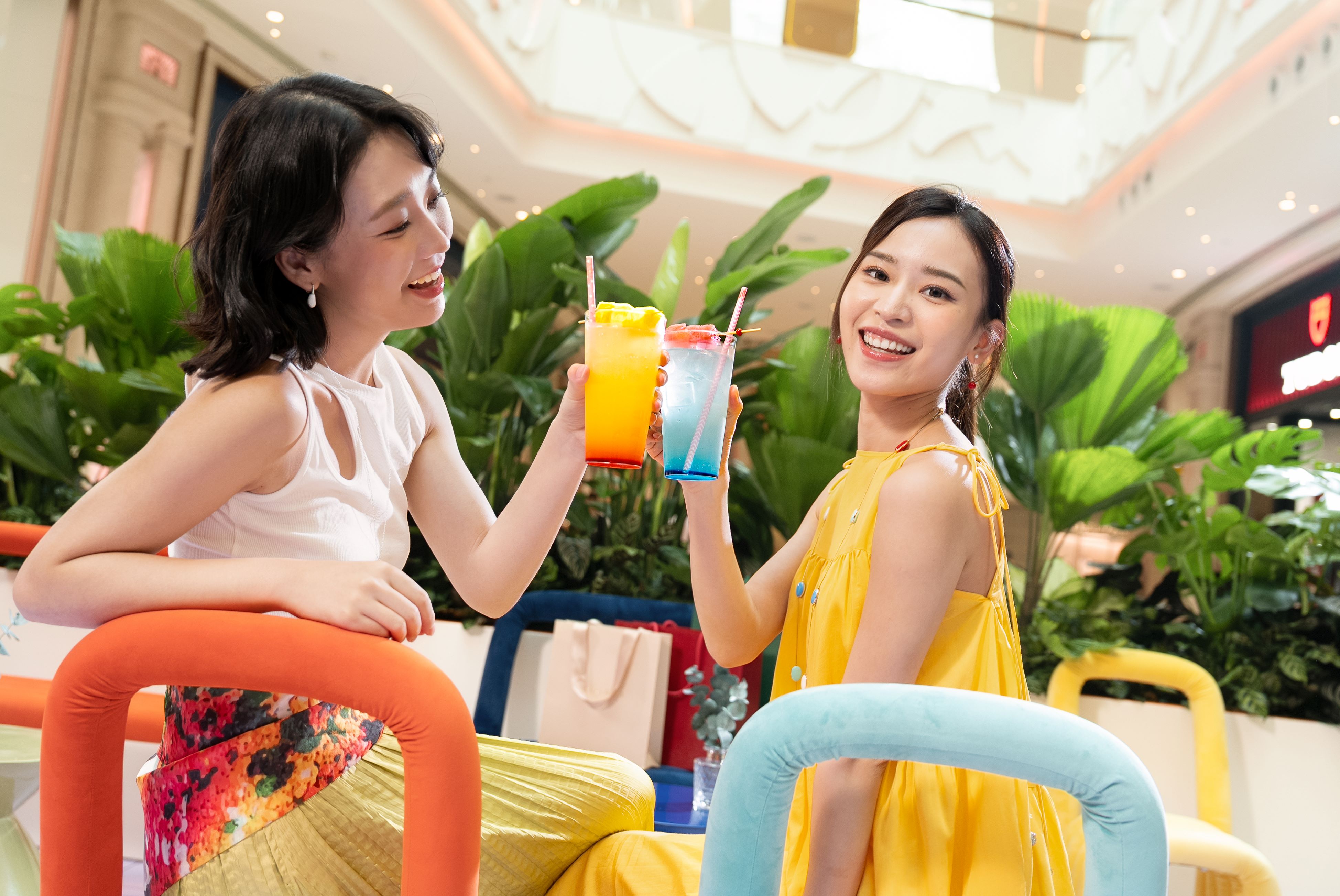 To make this summer even more unforgettable, Galaxy Macau is offering an array of exclusive rewards and prizes. As a special treat, shoppers who spend MOP10,000 at Galaxy Promenade can head to the Posh Bar for a complimentary mocktail by award-winning mixologist Nokoy Mak of Raffles at Galaxy Macau’s Long Bar.