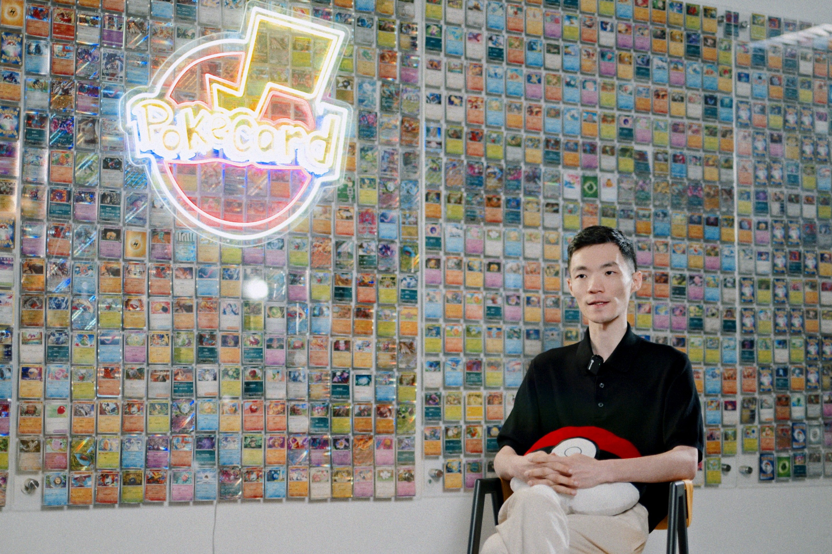 The stores run by the three young entrepreneurs were officially opened at Peak Galleria, Kornhill Plaza and Amoy Plaza respectively, realizing their entrepreneurial dreams