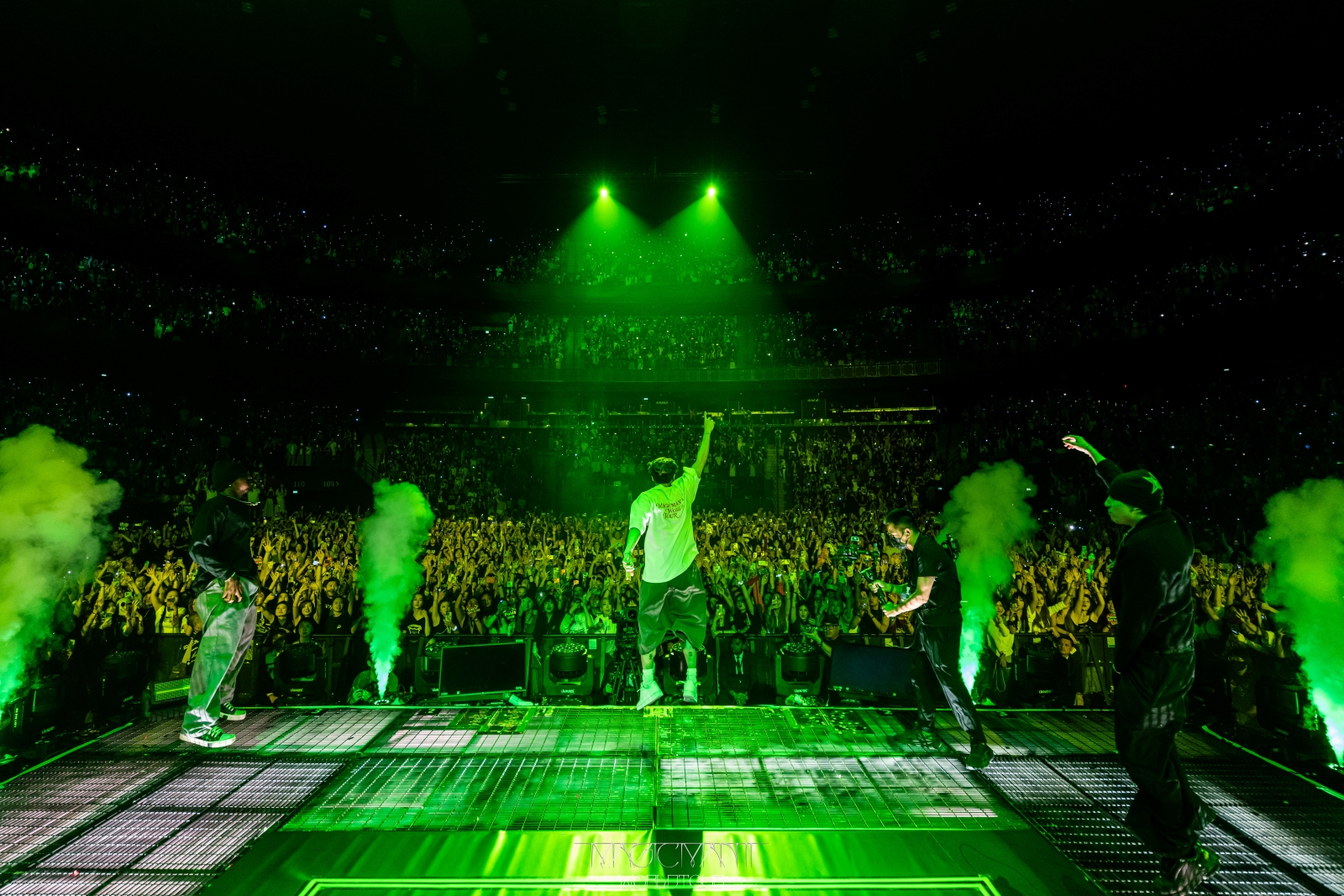 Lucky fans were invited on stage to join Jackson’s performance.