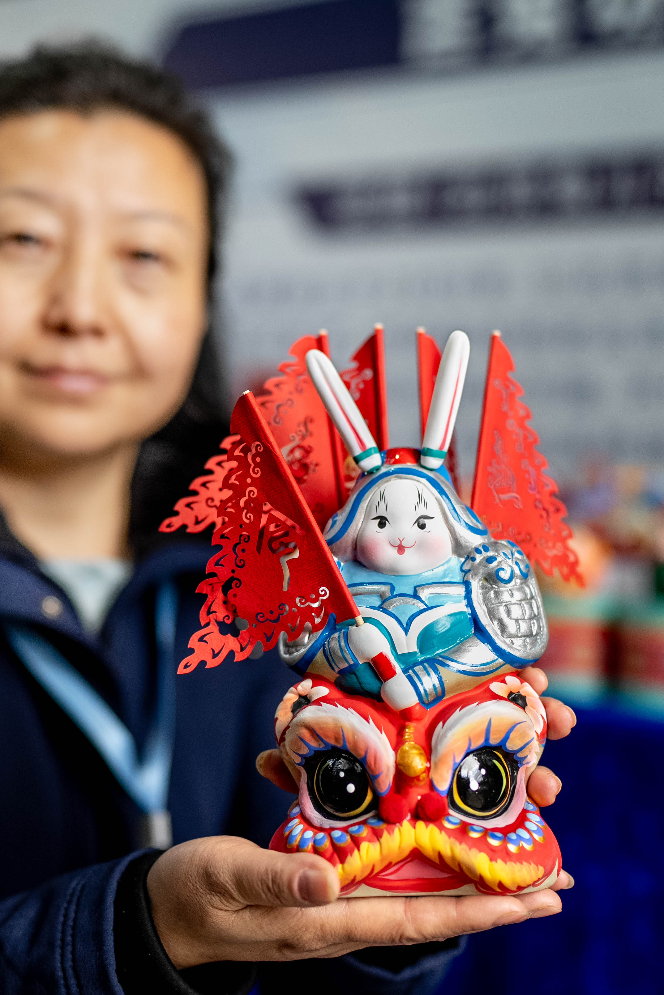 Caption: A staff member displays a Lord Rabbit, known as Tu'er Ye in Chinese (a traditional handicraft and a festive clay toy for children, especially in Beijing), during the 2025 Intangible Cultural Heritage (ICH) brand promotion week in Dali City, southwest China's Yunnan Province, Nov, 23,2025.(Xinhua/HuChao)