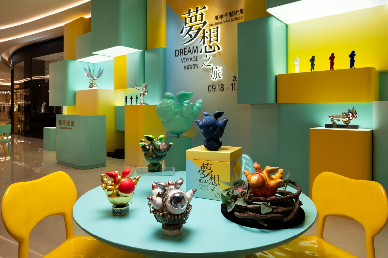 The exhibition is also presented in collaboration with the Macau Artist Society, bringing together six emerging Macau artists and fashion brands from Galaxy Promenade to participate in a collaborative art initiative. Each has reimagined mini sculpture of Gao Xiaowu's iconic Future Dreams sculpture, infusing the works with their own distinctive colours and creative interpretations.