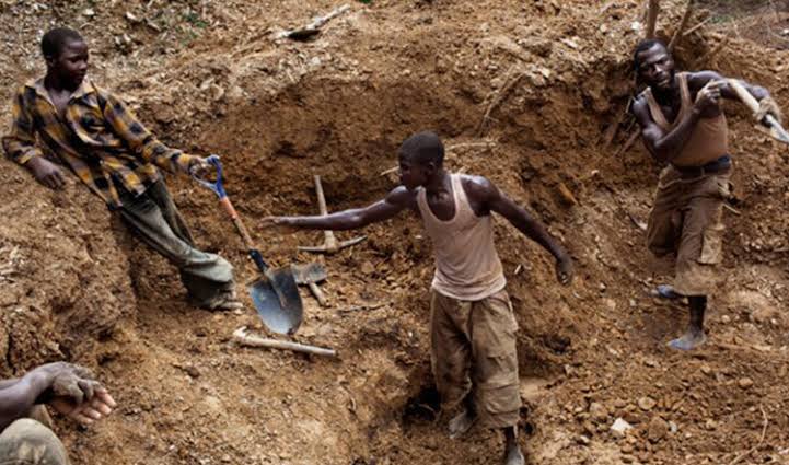 Mining Minors' Deaths